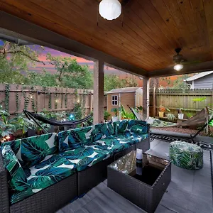Zen Jungle House By Busch Gardens Sleeps 12 With Outdoor Games & Detached Play Space! , Tampa United States